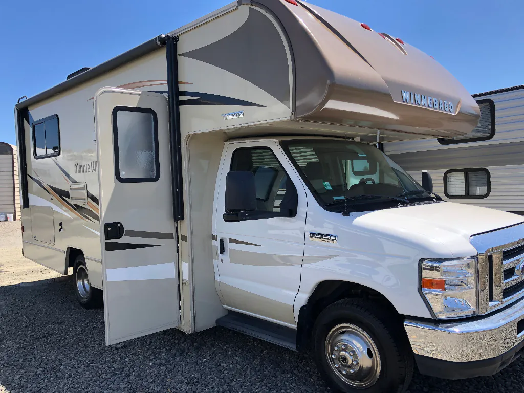 2019 Winnebago Minnie Winnie 22R - Photo 2