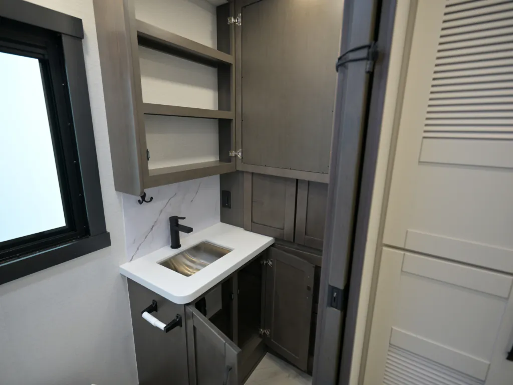 2027 Entegra Coach Accolade 37K, Photos photo 32