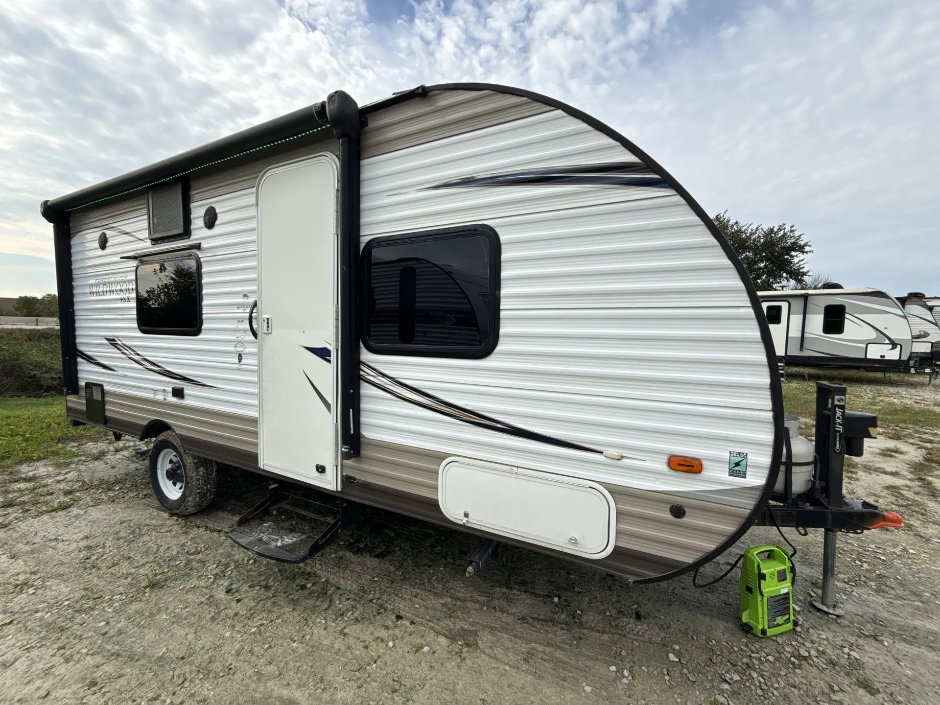 2017 Forest River Wildwood X-Lite FSX 186RB - Photo 2