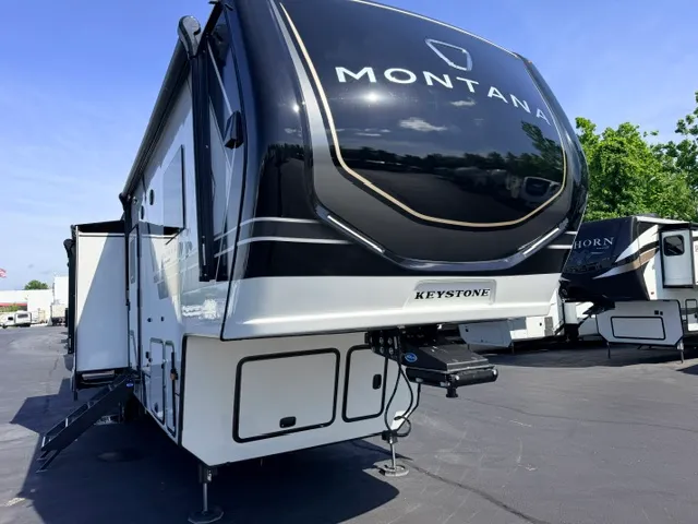 2026 Keystone Montana 3915TB - Photo 2