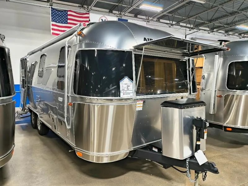 2026 Airstream Flying Cloud 25FB - Photo 2