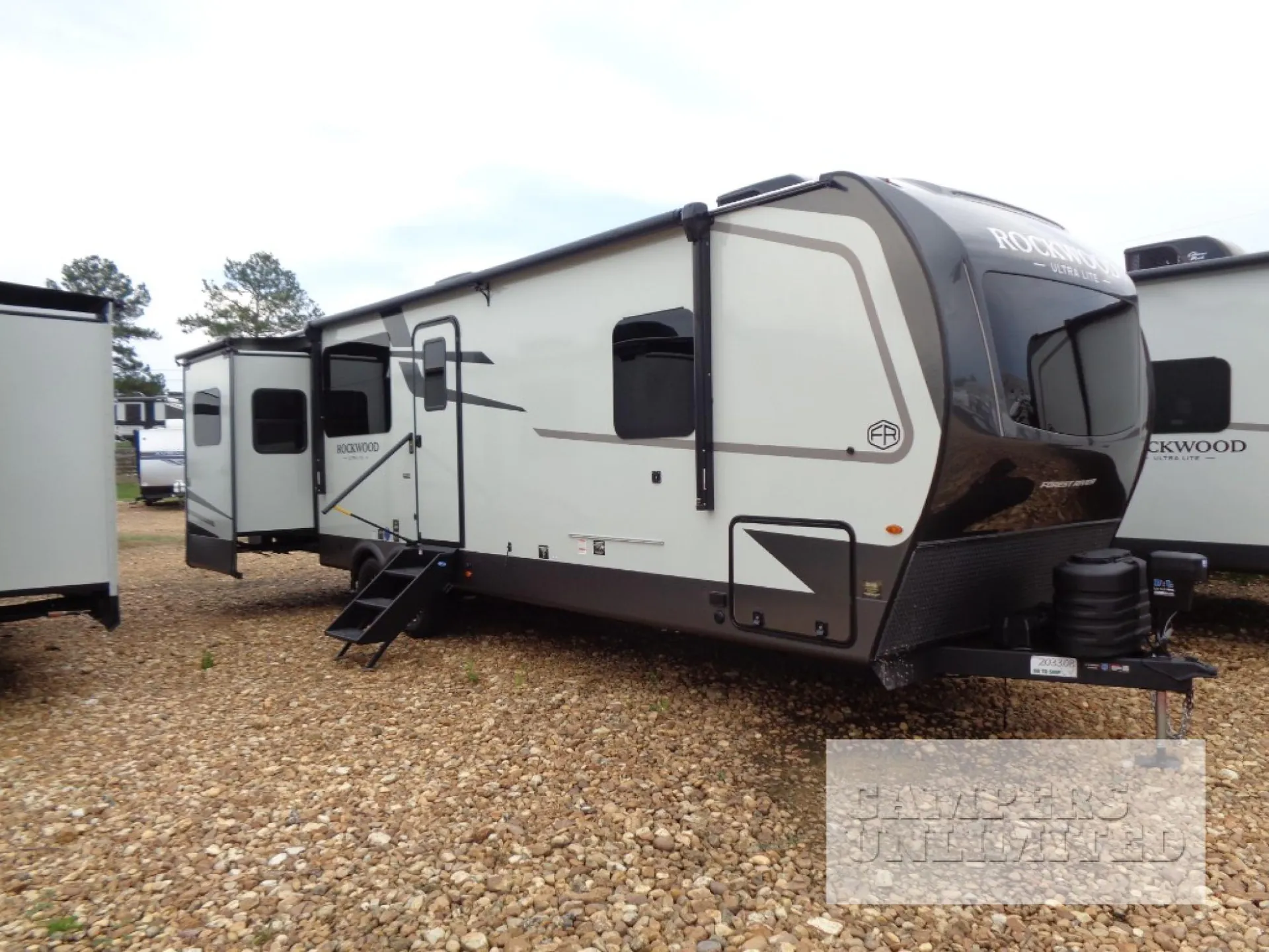 2027 Forest River Rockwood Ultra Lite 2921RL