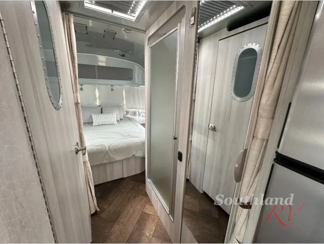 2023 Airstream International 28RB - Photo 3