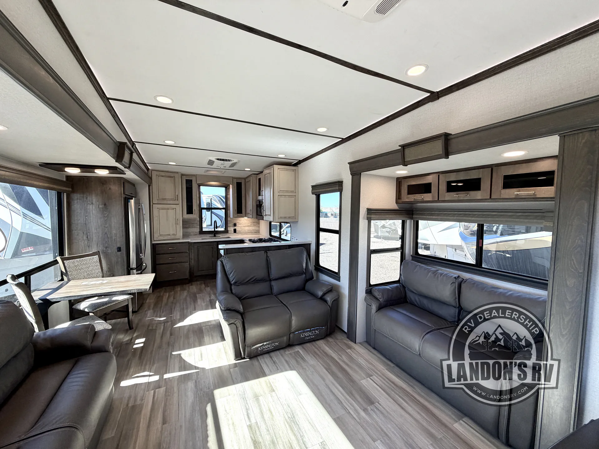 2021 Alliance RV Paradigm 372RK - Photo 2