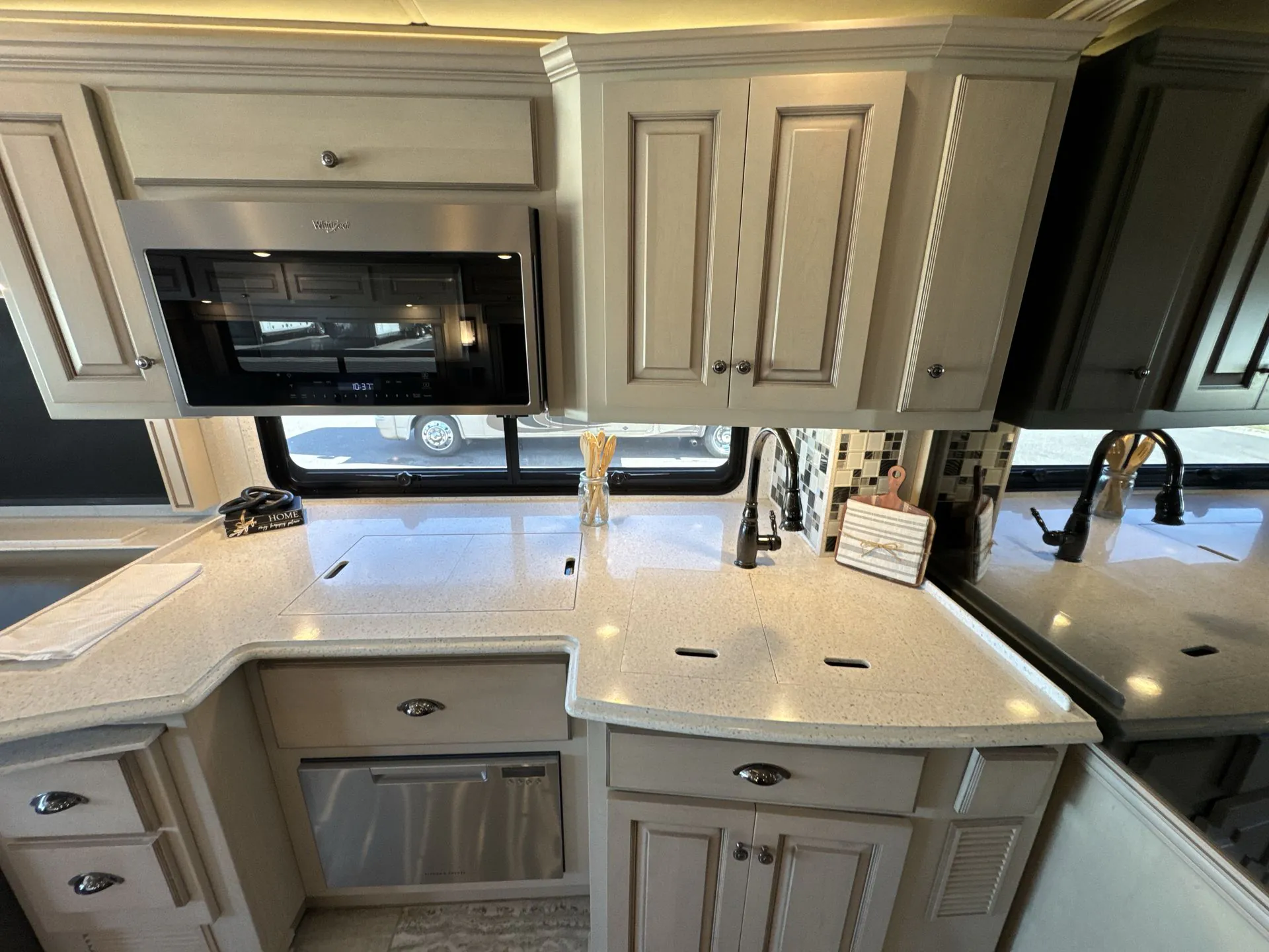 2021 Newmar Dutch Star 4081 - Photo 4