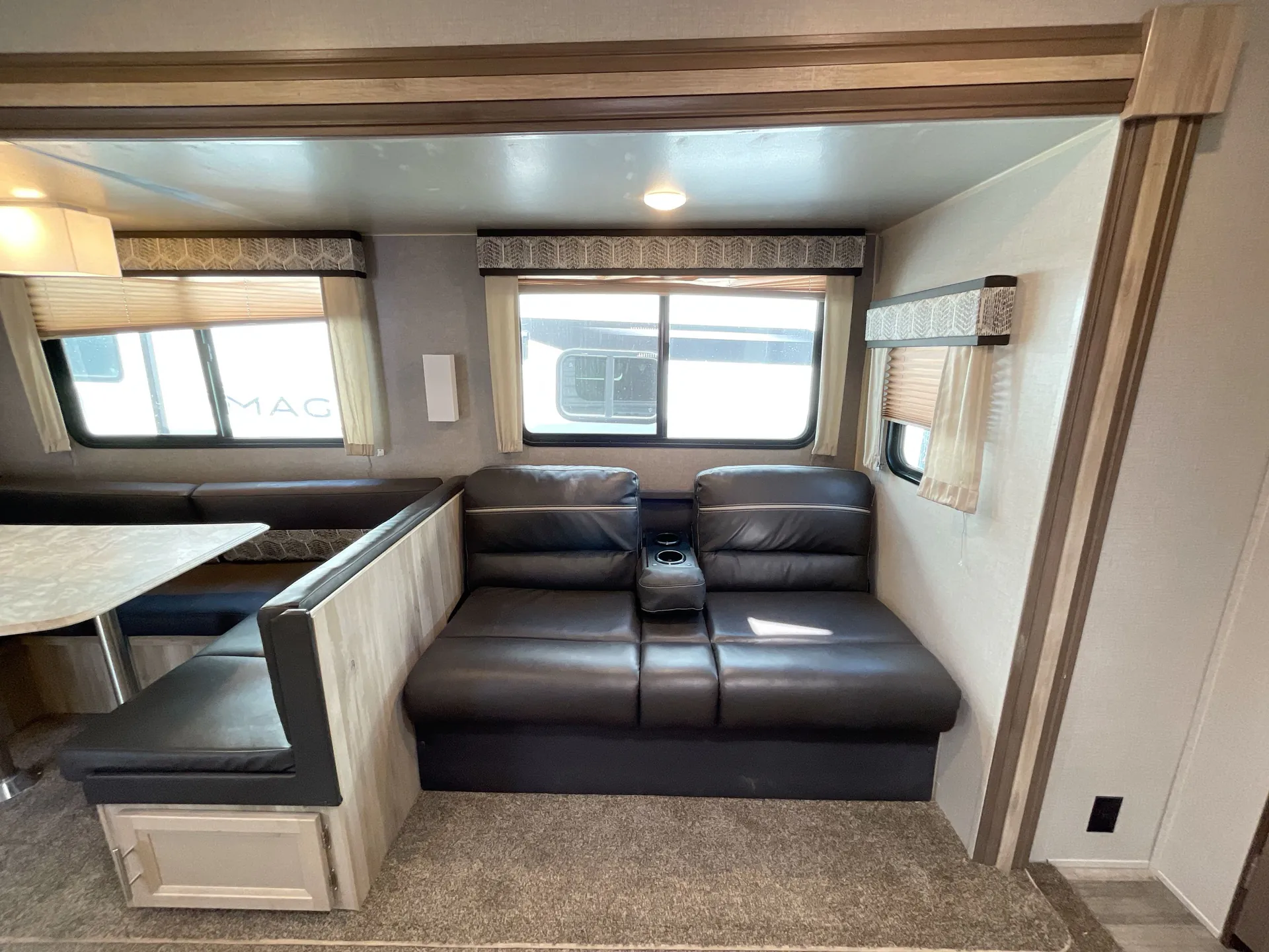 2021 Coachmen Catalina Legacy Edition 263BHSCK — living area main