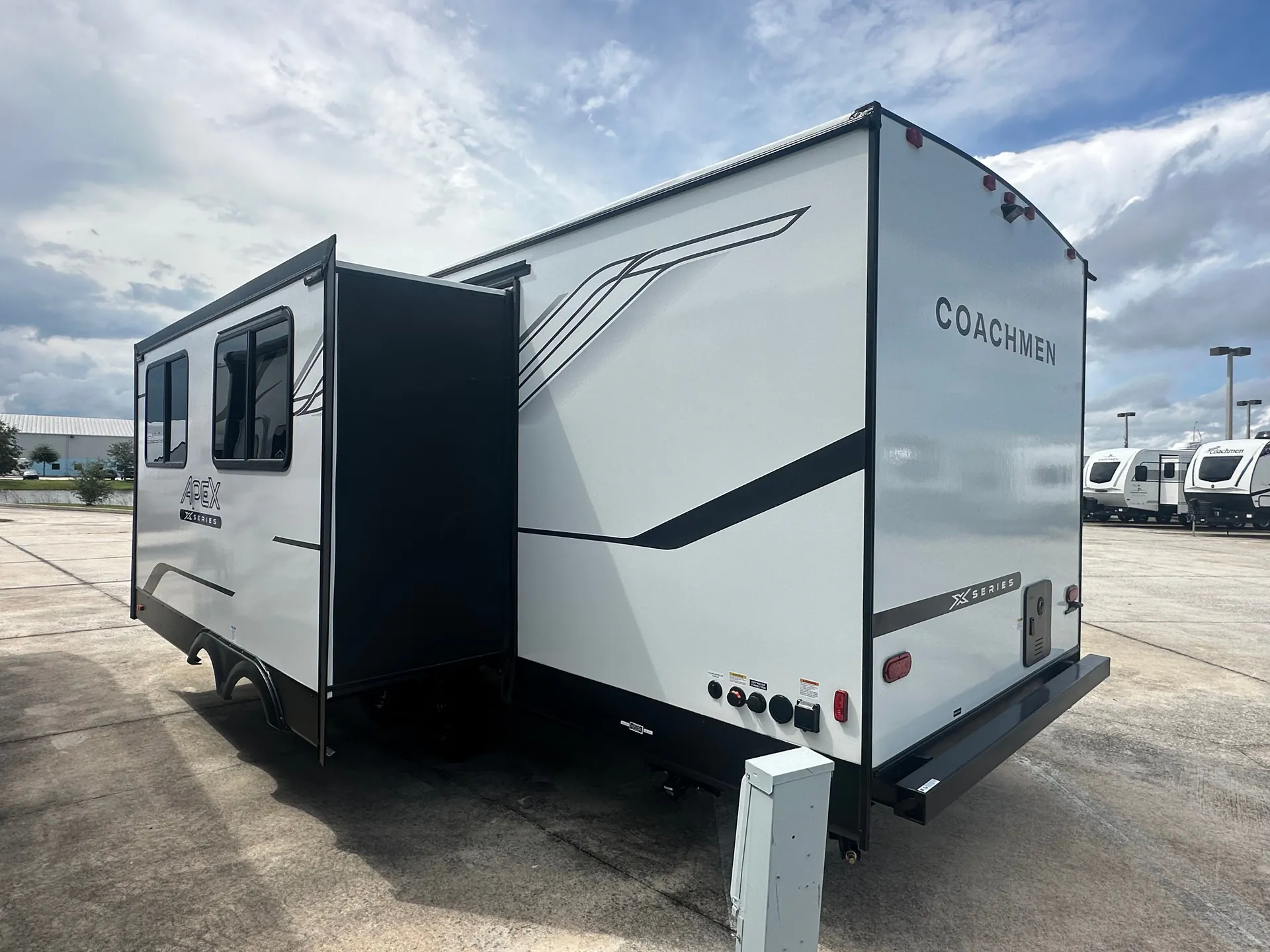 2026 Coachmen Apex Ultra-Lite X 26BHX - Photo 4