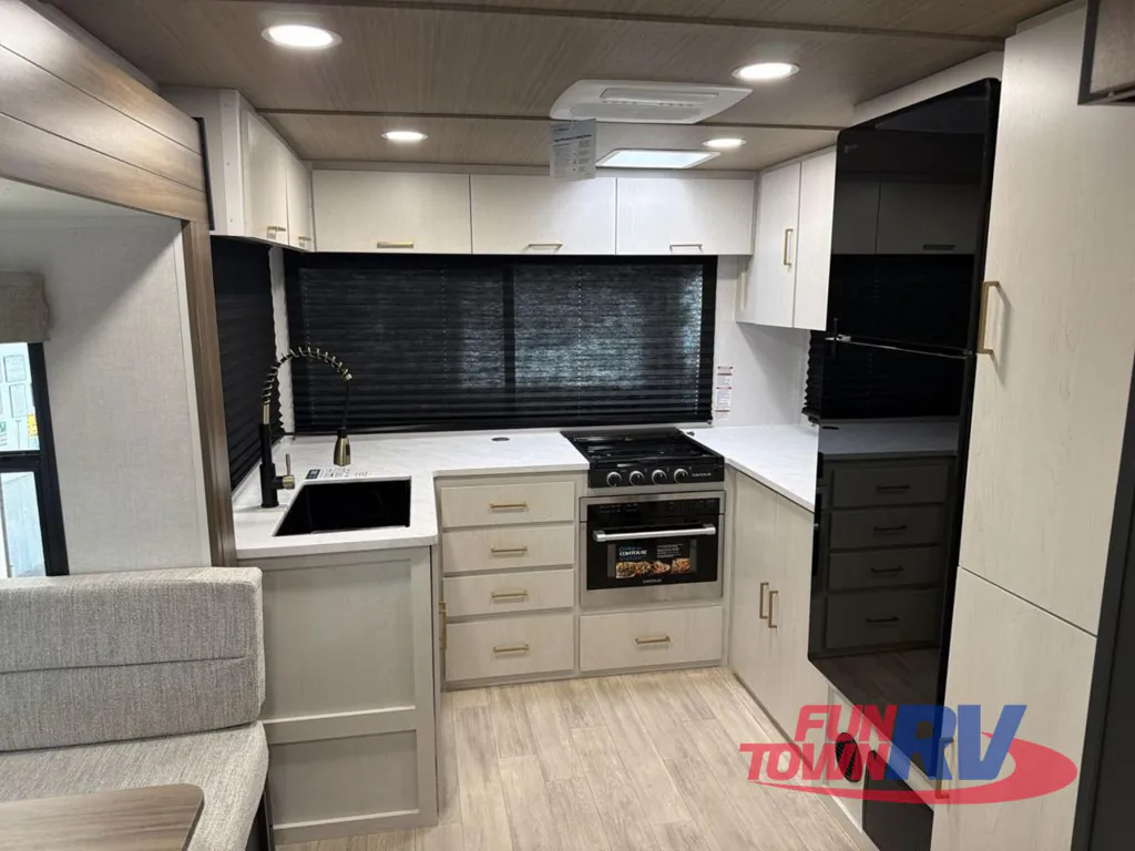 2027 Forest River Vibe 3400SB, Photos photo 11
