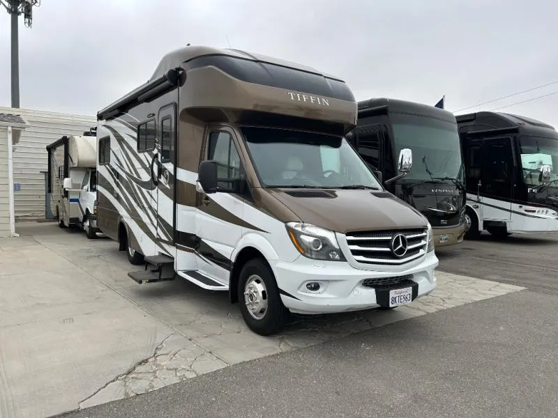2017 Tiffin Motorhomes Wayfarer Used    24 QW - Main photo