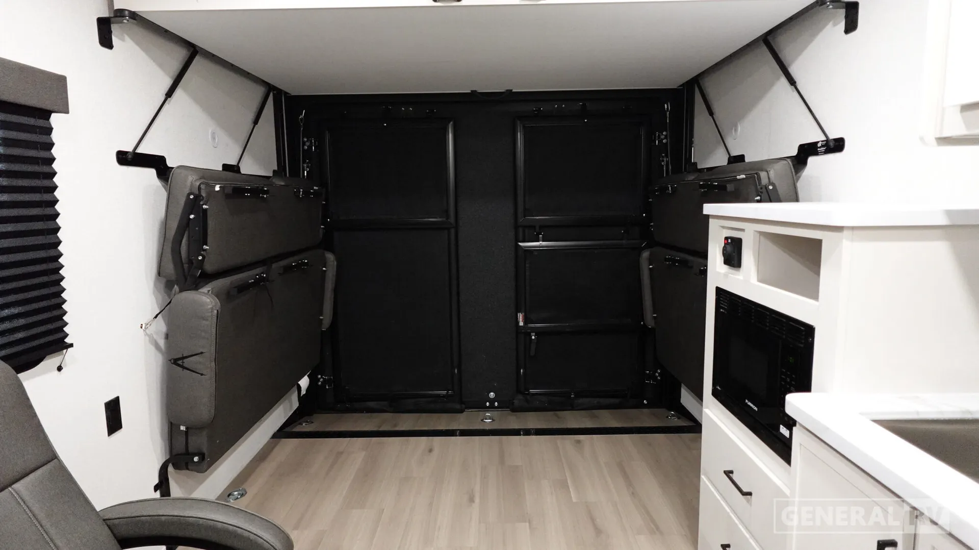 2027 Grand Design Momentum MAV 27MAV - Photo 3