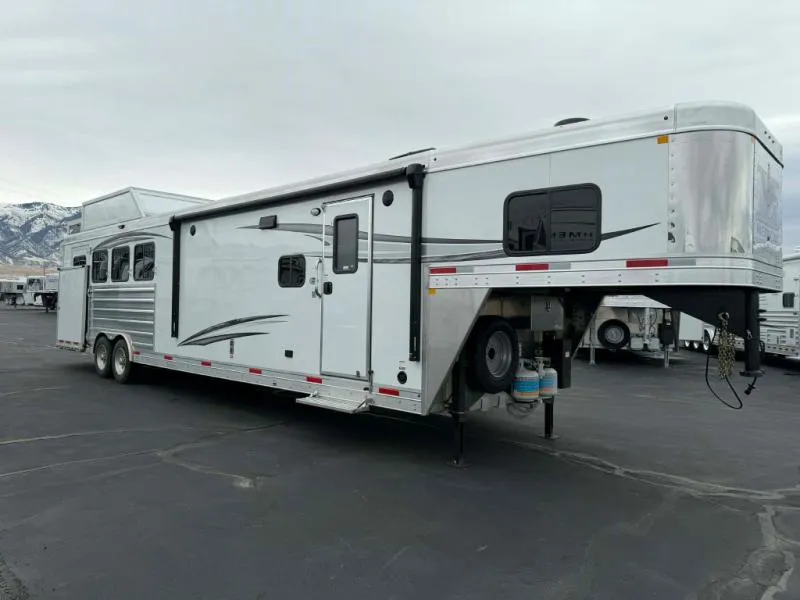 2026 Merhow Stampede 4 Horse LQ Rear Side Load Package - Main photo