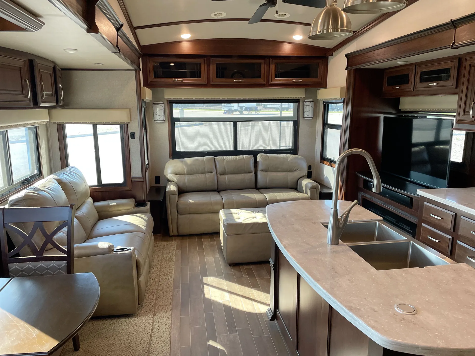 2020 Jayco Pinnacle 32RLTS — living area main