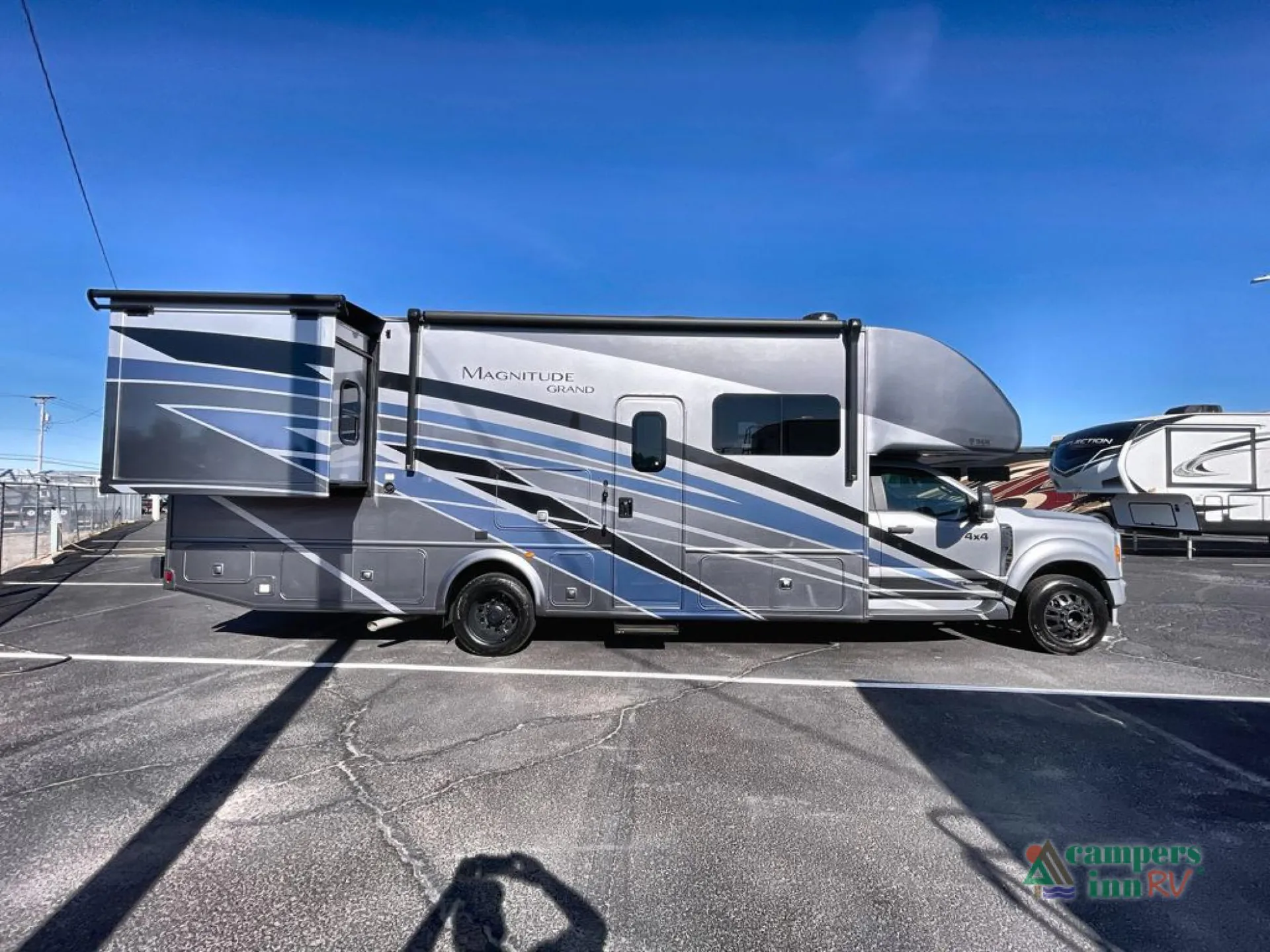 2025 Thor Motor Coach Magnitude GRAND X32 - Photo 3
