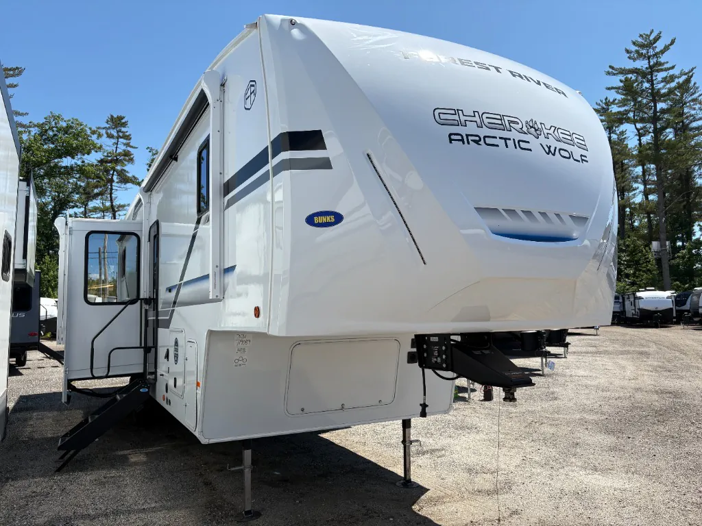 2026 Forest River Cherokee Arctic Wolf 331BH - Photo 2