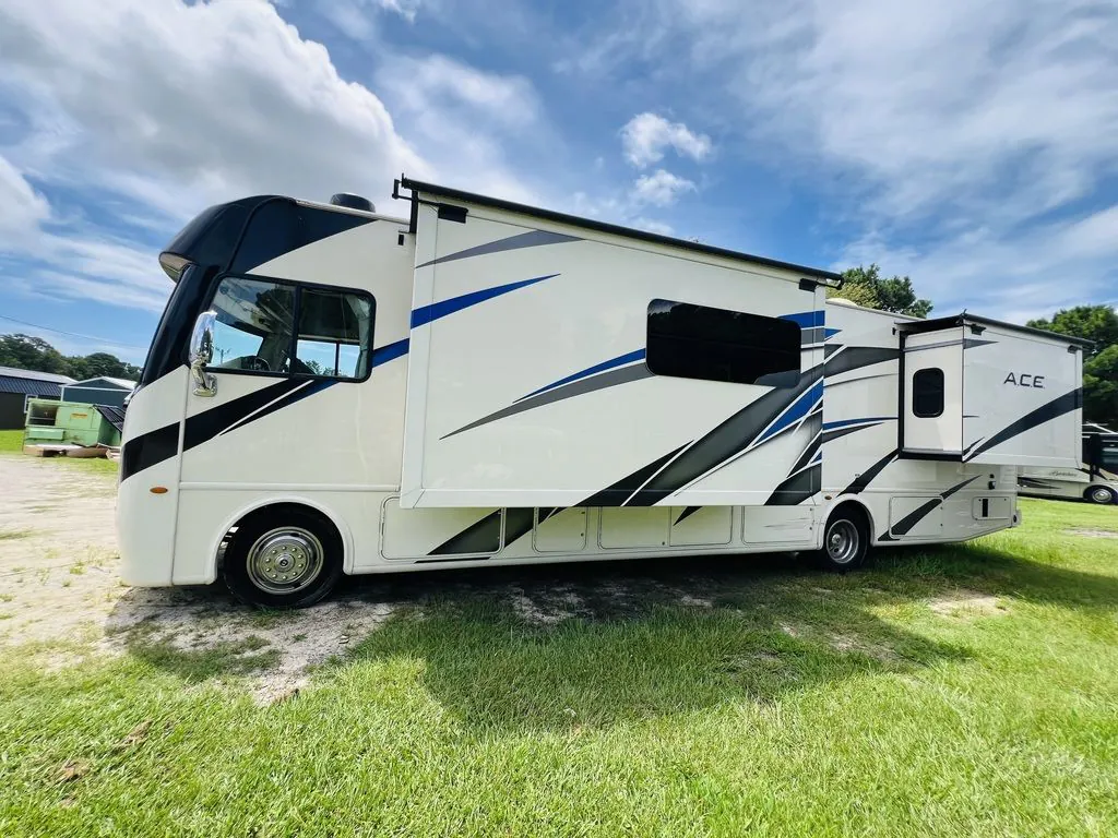 2021 Thor Motor Coach A.C.E 33.1 - Photo 4