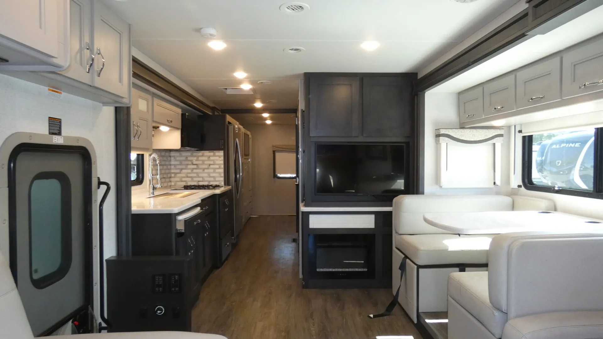 2024 Thor Motor Coach Pasadena 38FX - Photo 3