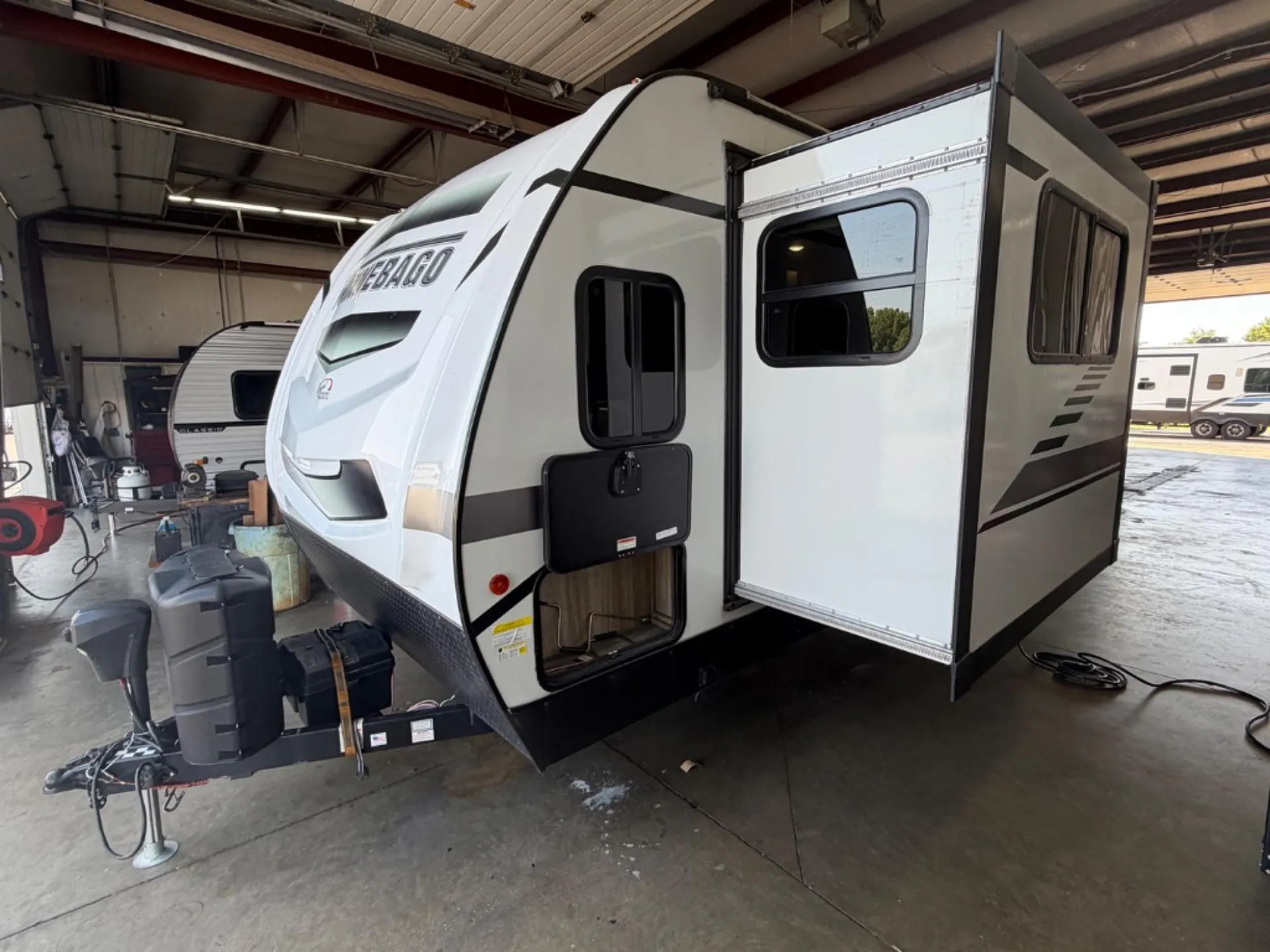 2022 Winnebago Minnie 2500FL - Photo 3