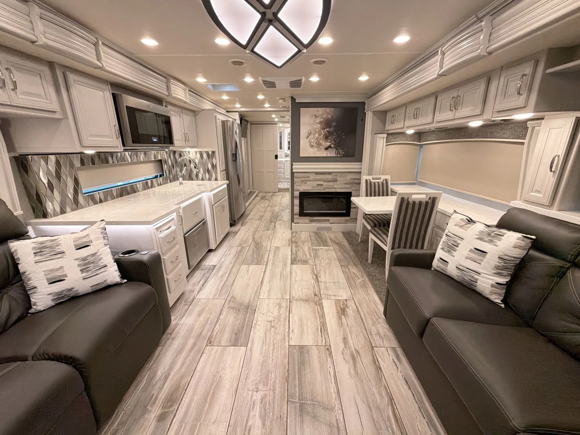 2021 Holiday Rambler Endeavor 38W — living area main