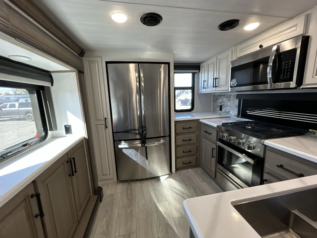 2024 Keystone Montana 3901RK, Photos photo 7