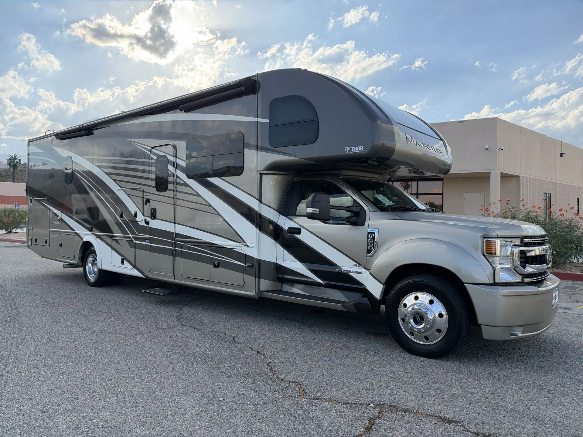 2023 Thor Motor Coach Magnitude RS36