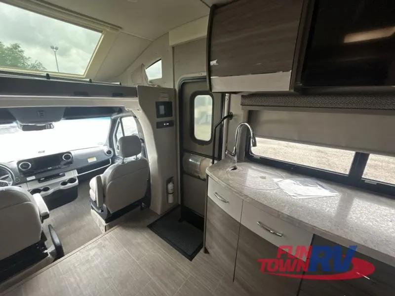 2021 Thor Motor Coach Delano 24FB - Photo 4