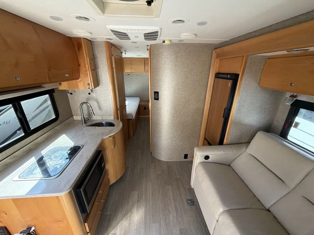 2017 Tiffin Wayfarer 24 QW, Photos photo 6