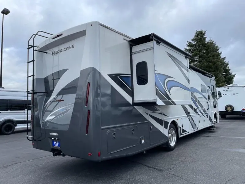 2023 Four Winds RV Hurricane 35M - Photo 4