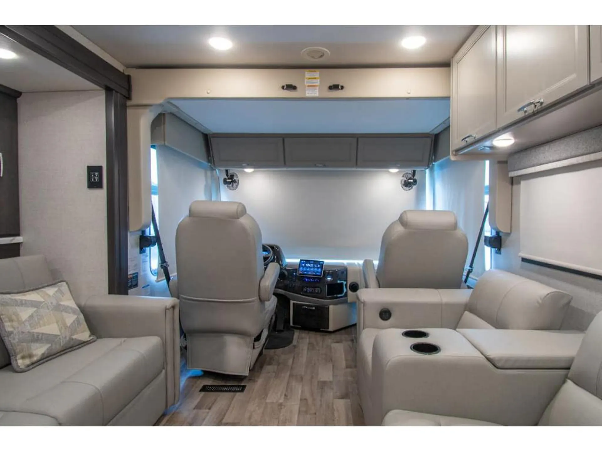 2026 Thor Motor Coach Palazzo GT 37.4 - Photo 4