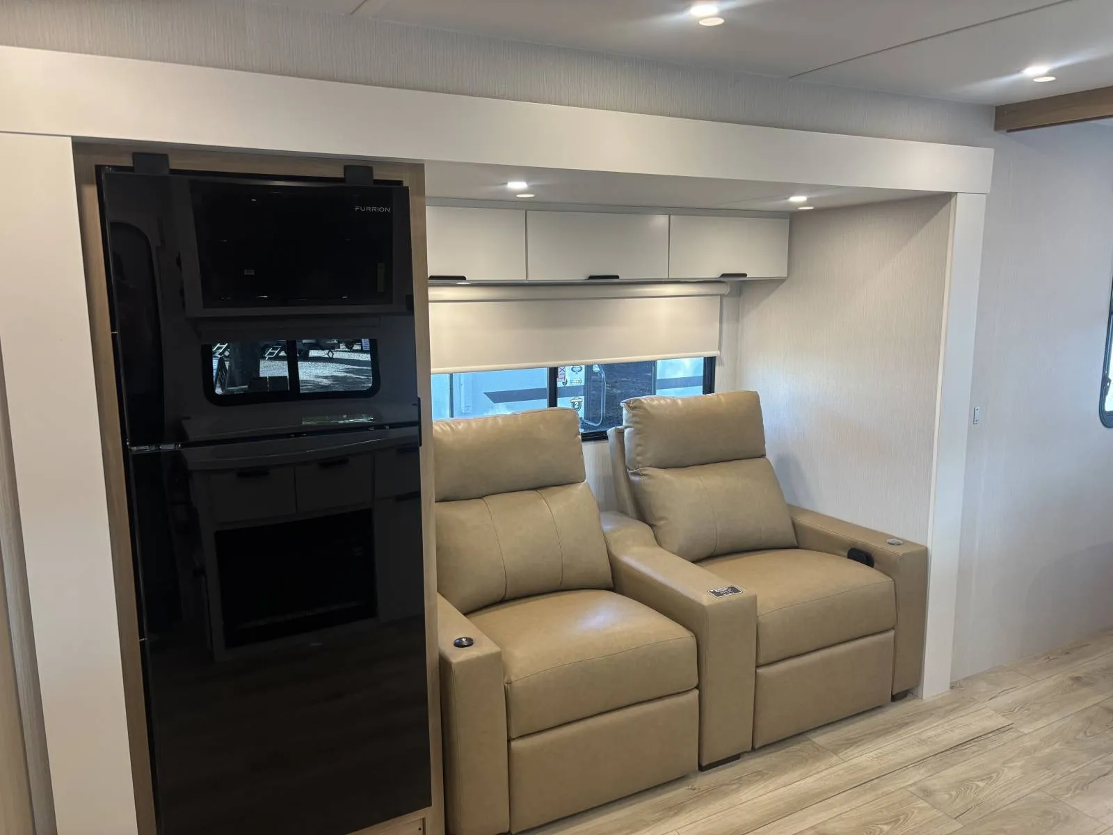 2026 Winnebago Thrive 22RBS - Photo 4