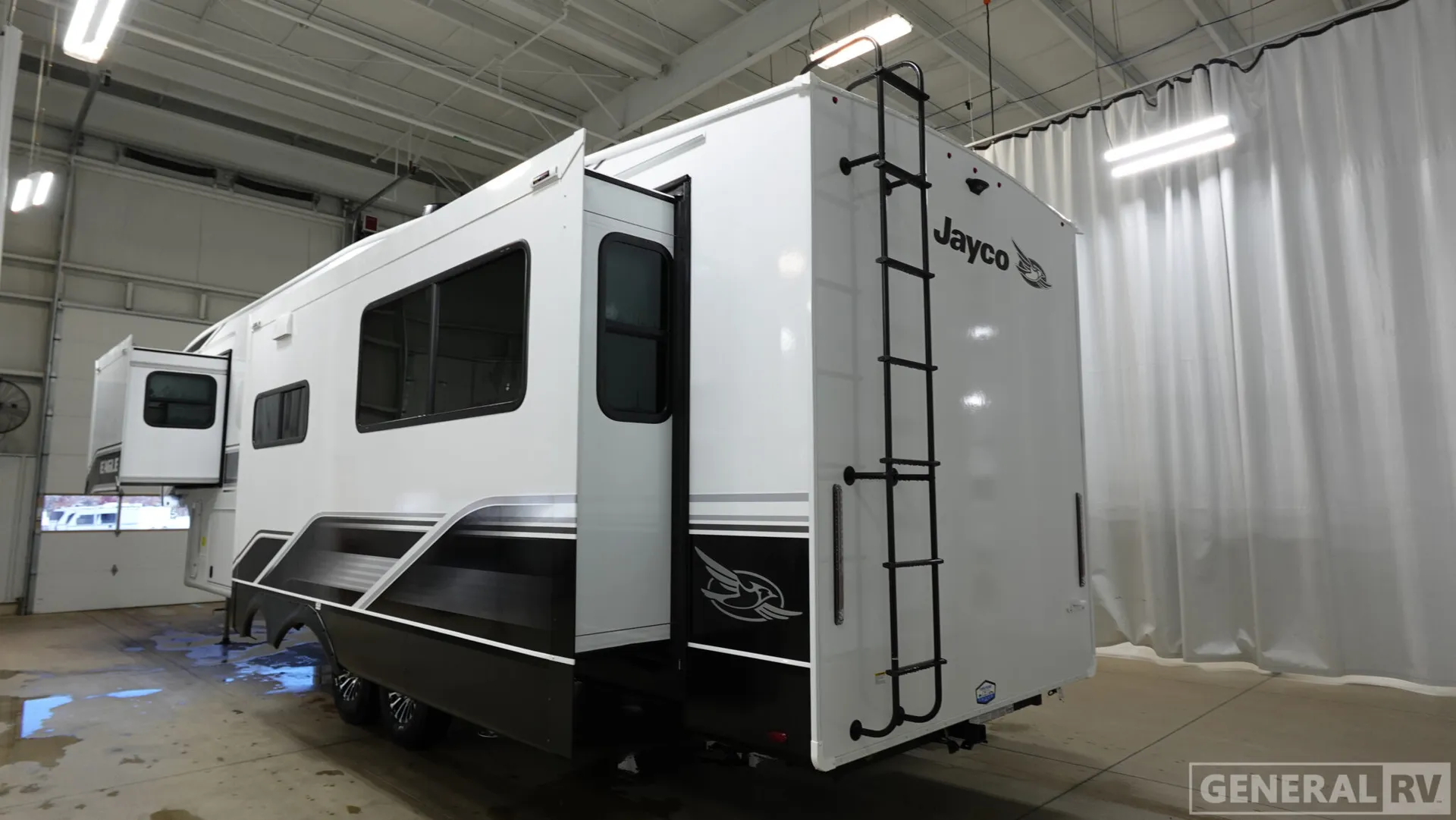 2026 Jayco Eagle 335LSTS - Photo 4