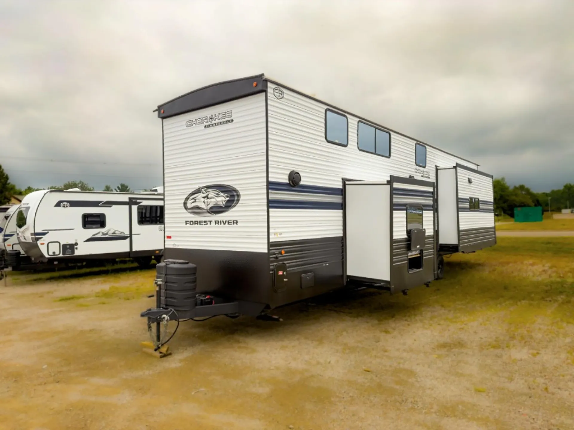 2027 Forest River Cherokee Timberwolf 39JM — Photo 6