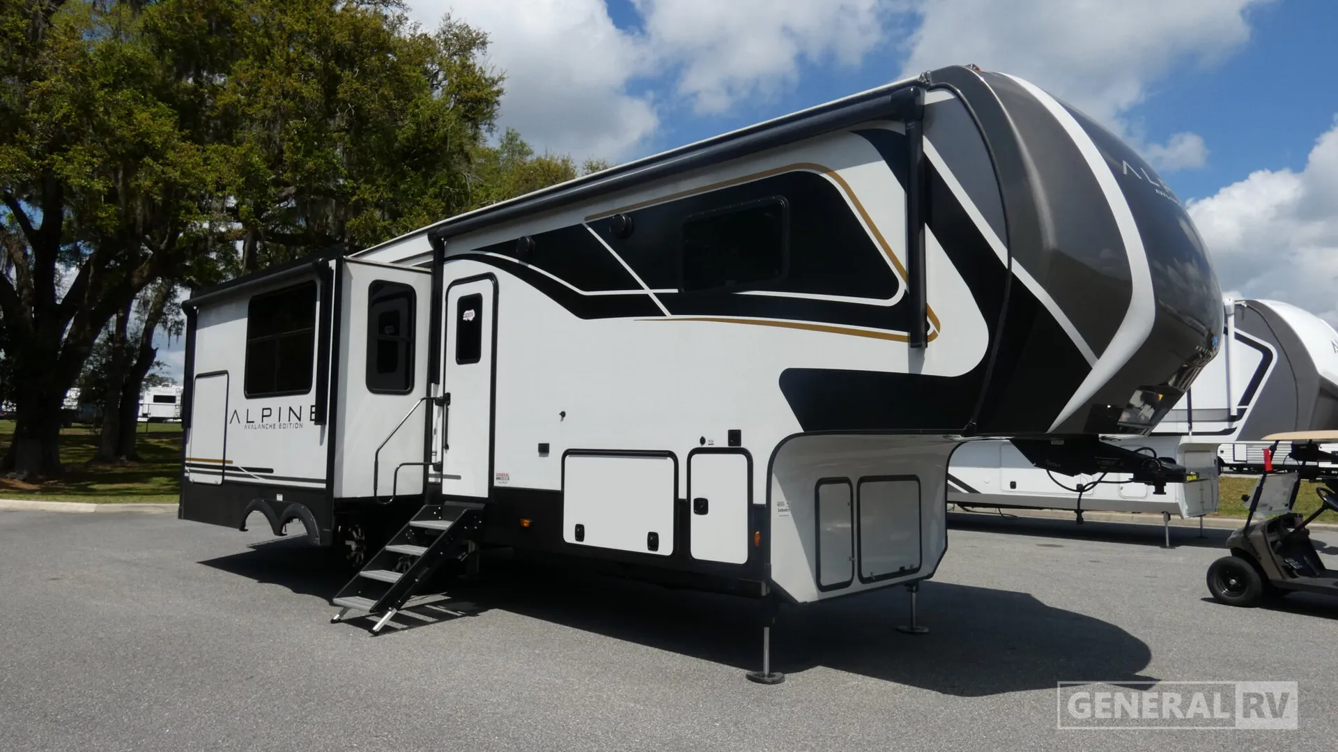 2025 Keystone Alpine Avalanche Edition 302RS - Photo 2