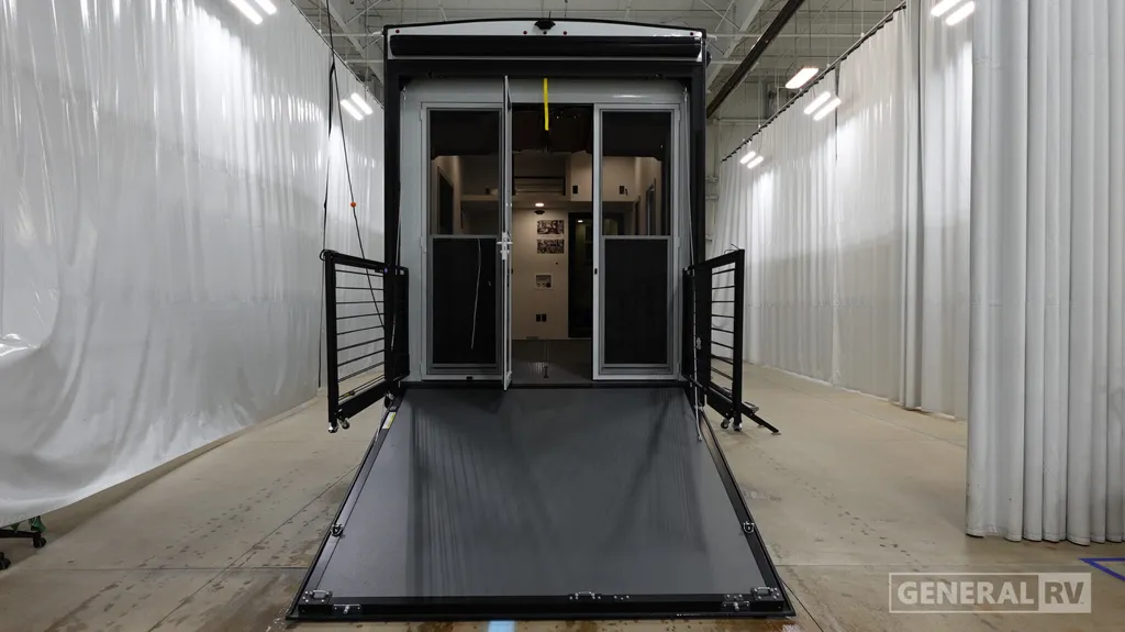 2026 Brinkley Model G 4000, Photos photo 38