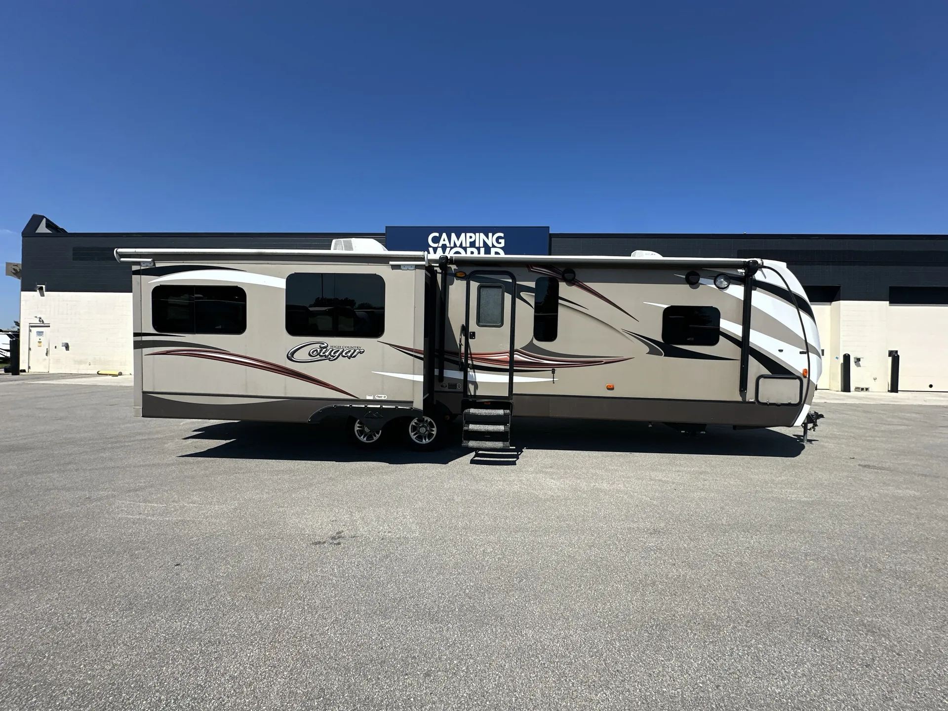 2014 Keystone Cougar XLite 33RES — living area main