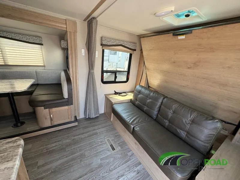 2020 Winnebago Minnie 2201MB - Photo 4