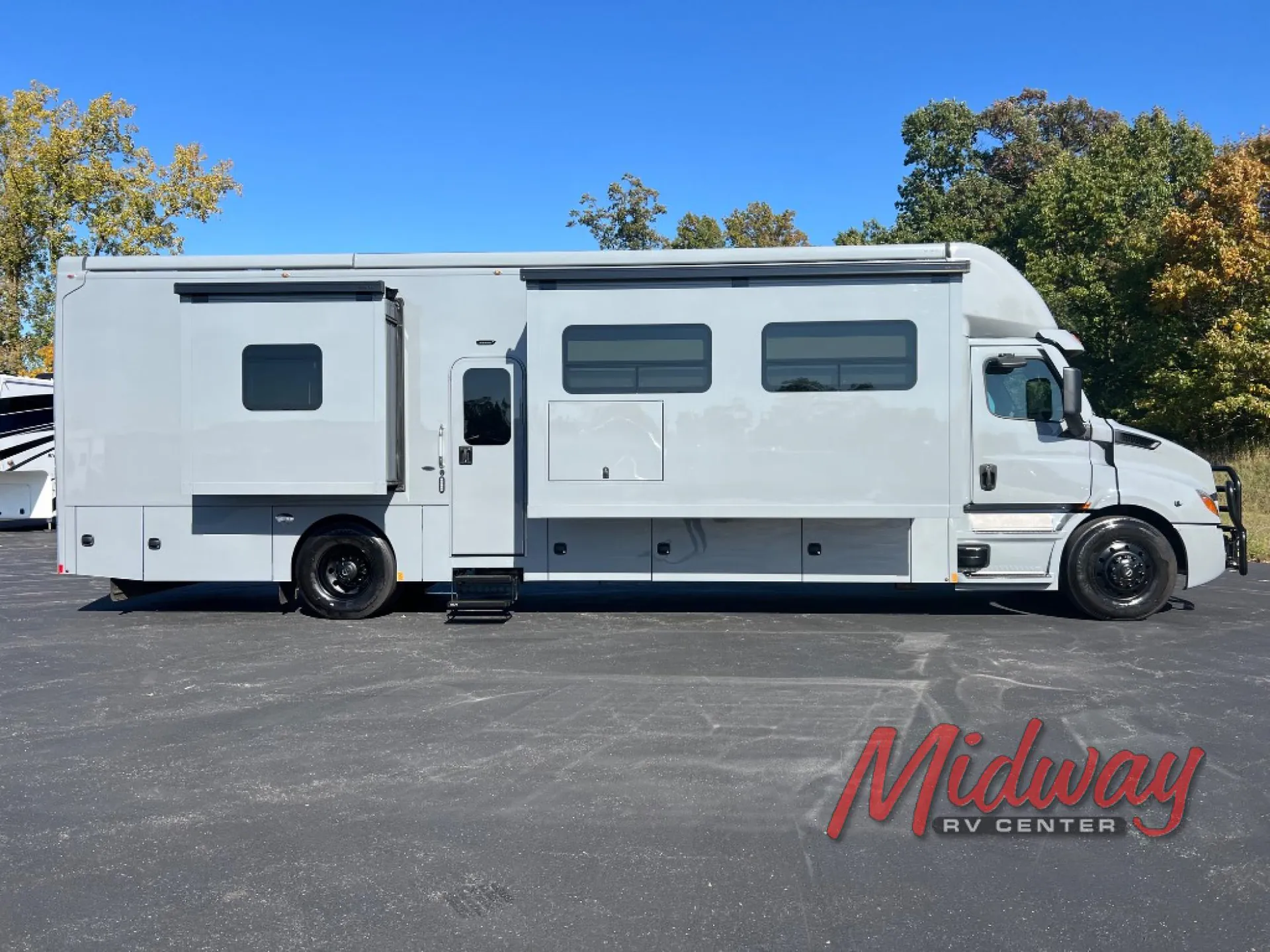 2025 Renegade RV Explorer 40ERB - Photo 2