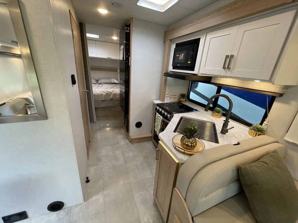 2026 Thor Motor Coach Freedom Elite 28HE, Photos photo 3