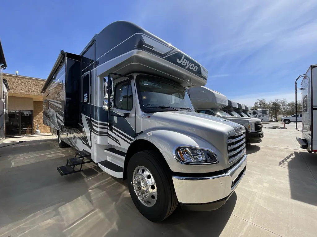 2026 Jayco Seneca Prestige 37L - Photo 2