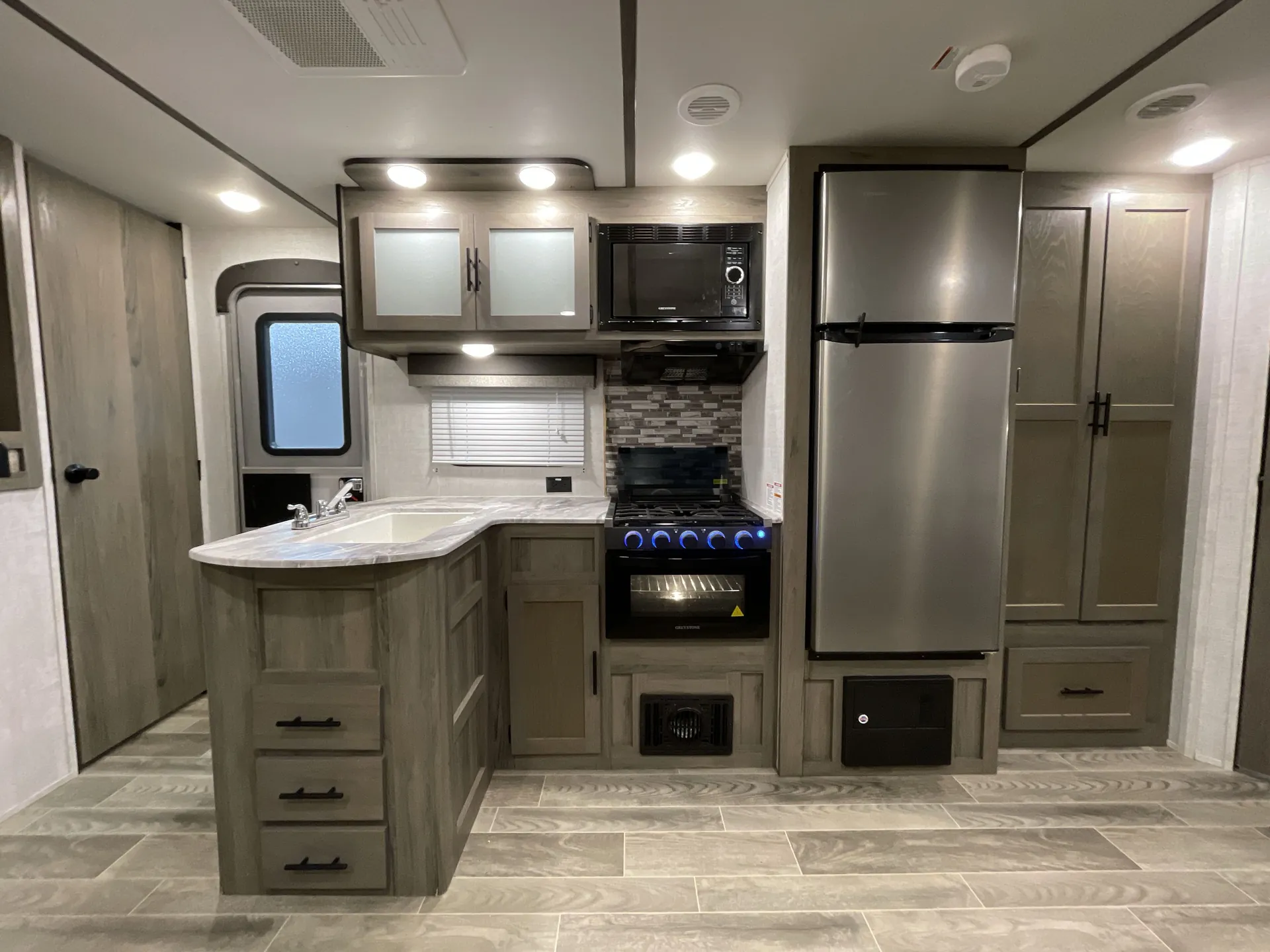 2021 Gulf Stream Enlighten 27BHS — living area main
