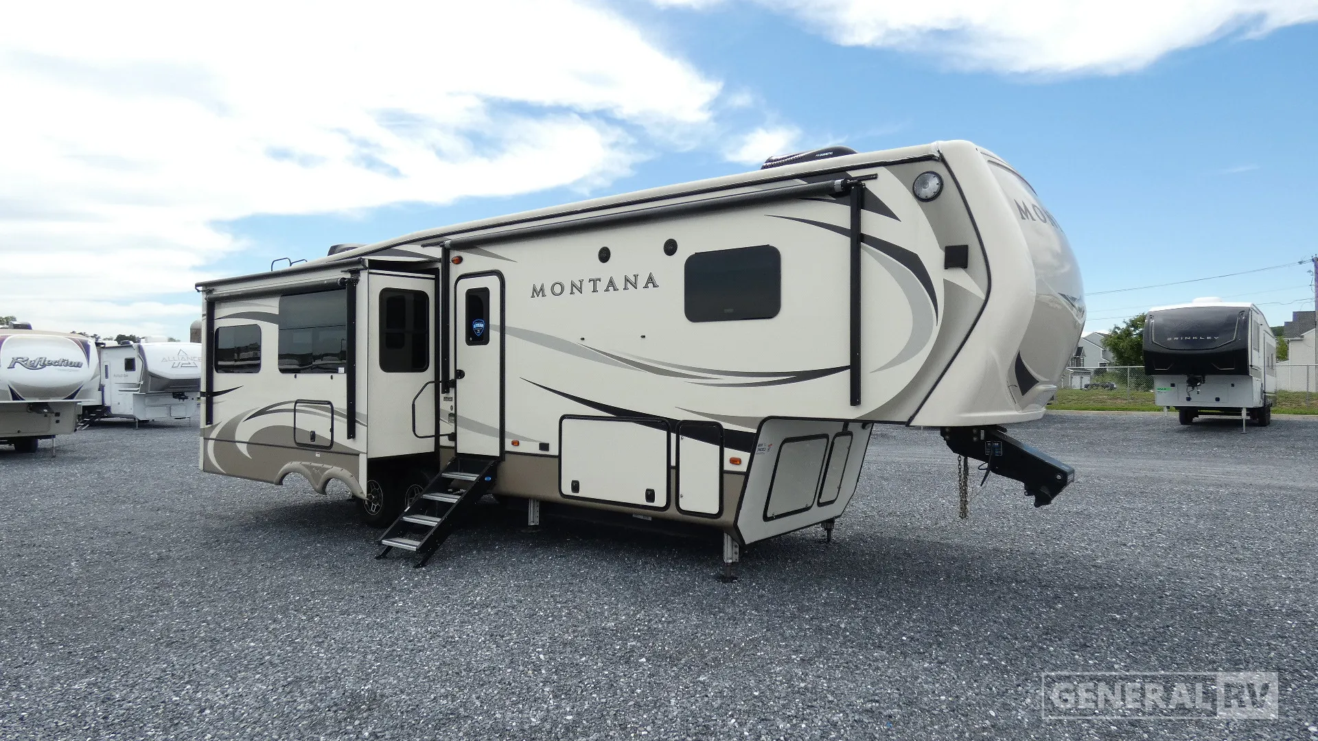 2018 Keystone Montana 3130RE - Photo 2