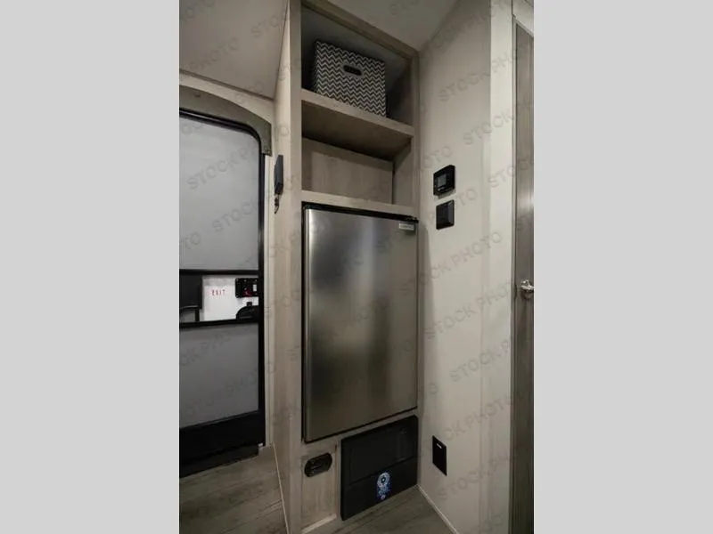 2027 Coachmen Catalina Summit Series 7 134RKX - Photo 4