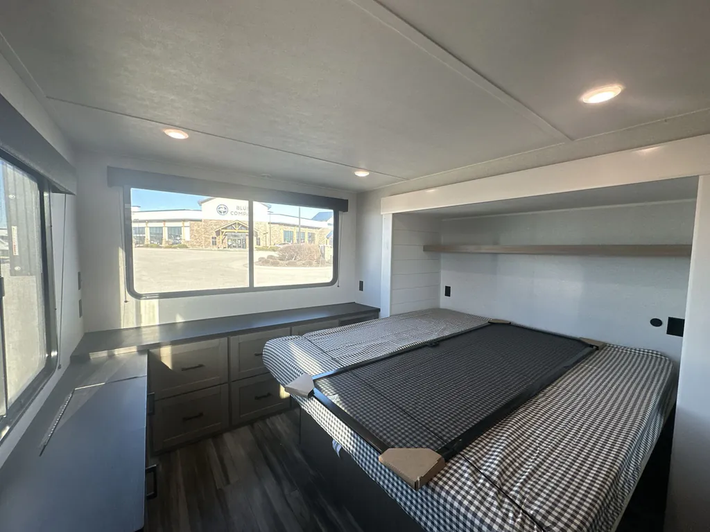 2026 Jayco Jay Flight Bungalow 401LOFT DS, Photos photo 4