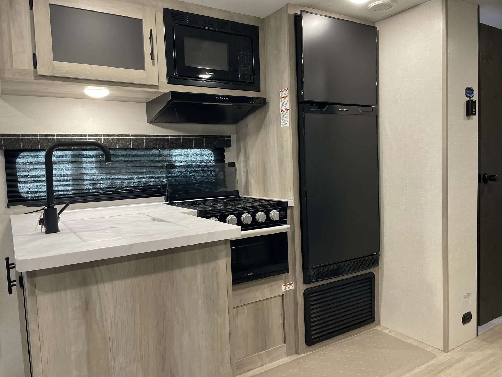 2024 K-Z Rv Sportsmen Se 301BHKSE — entertainment center