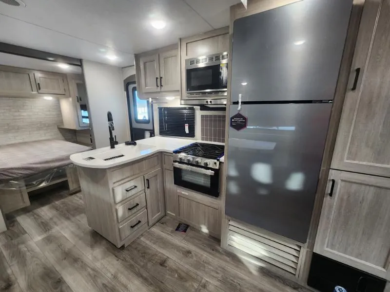 2026 Coachmen Catalina Legacy Edition 273DBHCK, Photos photo 6