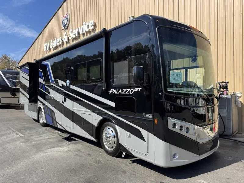 2026 Thor Motor Coach Palazzo GT 33.6 - Photo 2