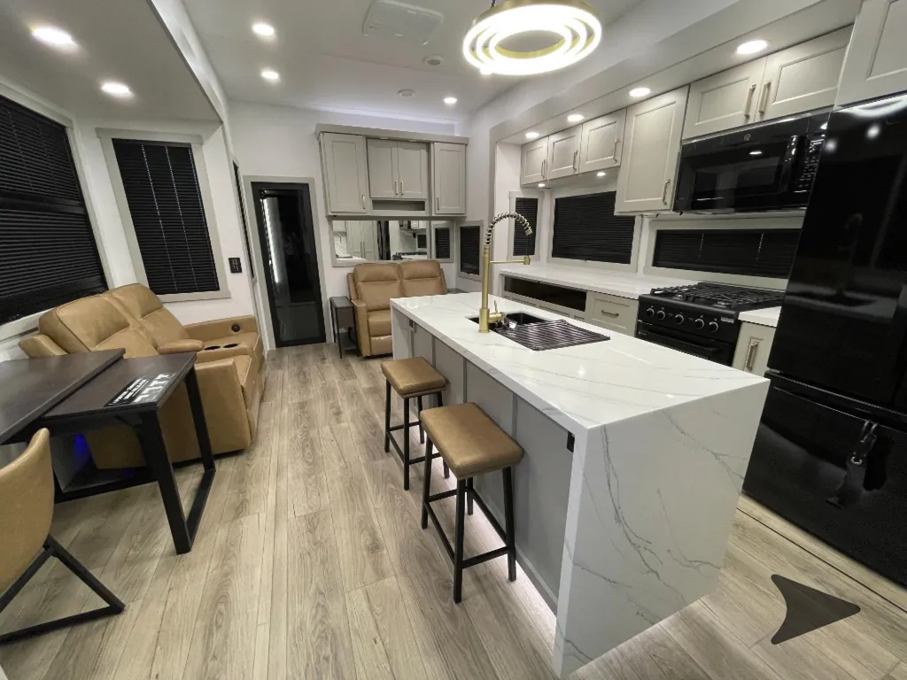 2026 Brinkley Model G 4100, Photos photo 7
