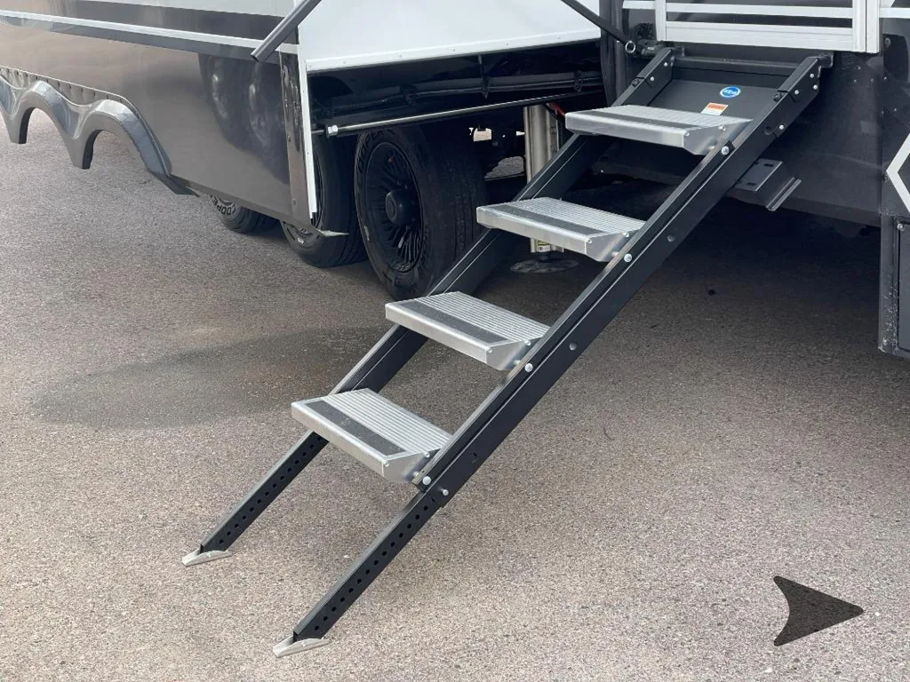 2026 Brinkley Model G 3950, Photos photo 10