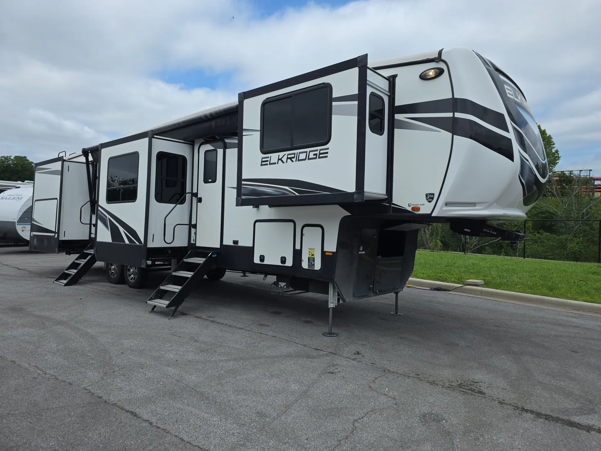 2022 Heartland Elkridge 38FLIK - Photo 2