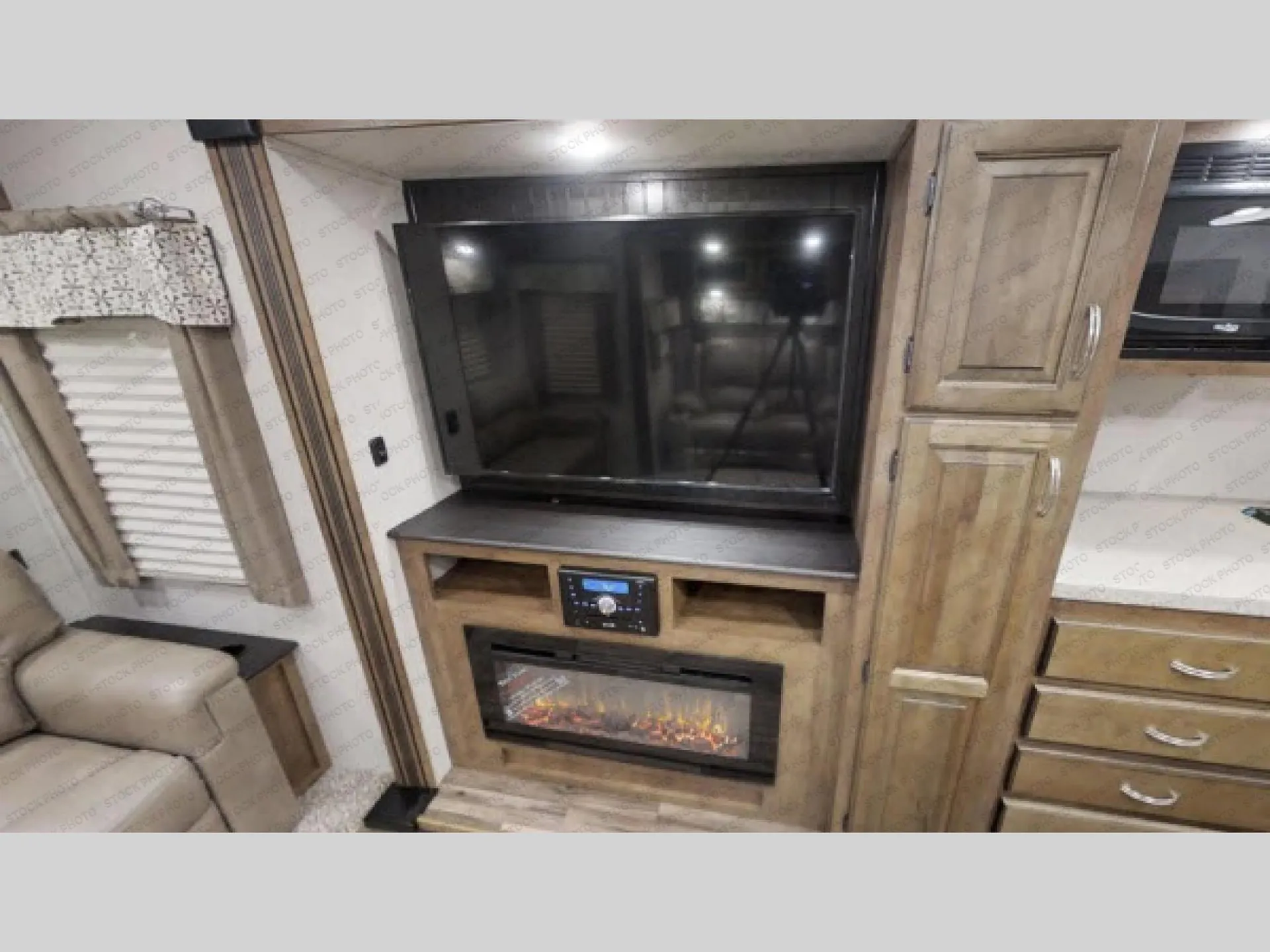 2018 Coachmen Chaparral Lite 30RLS - Photo 3