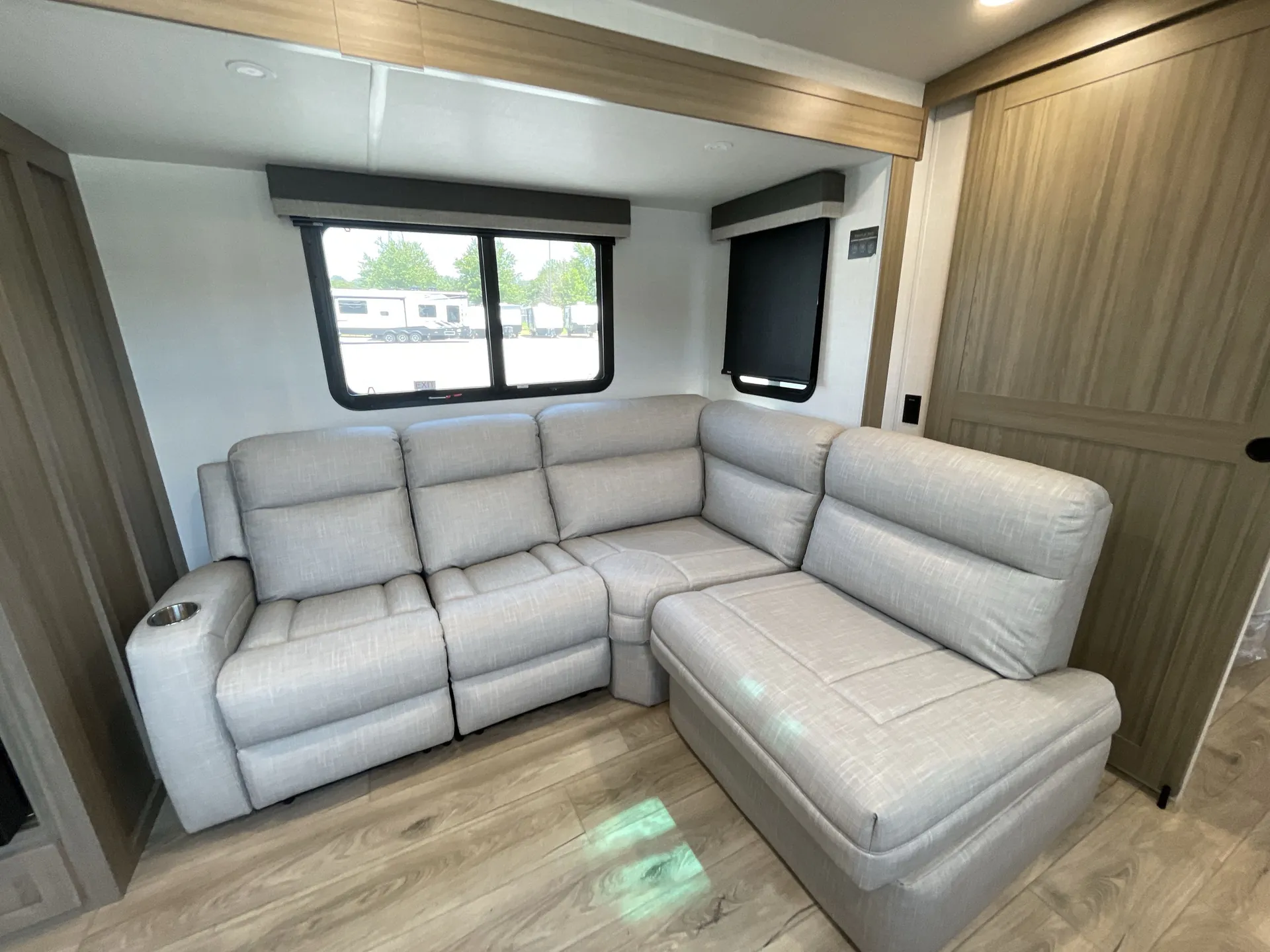 2027 Forest River Rockwood Ultra Lite 2711RK — off campside